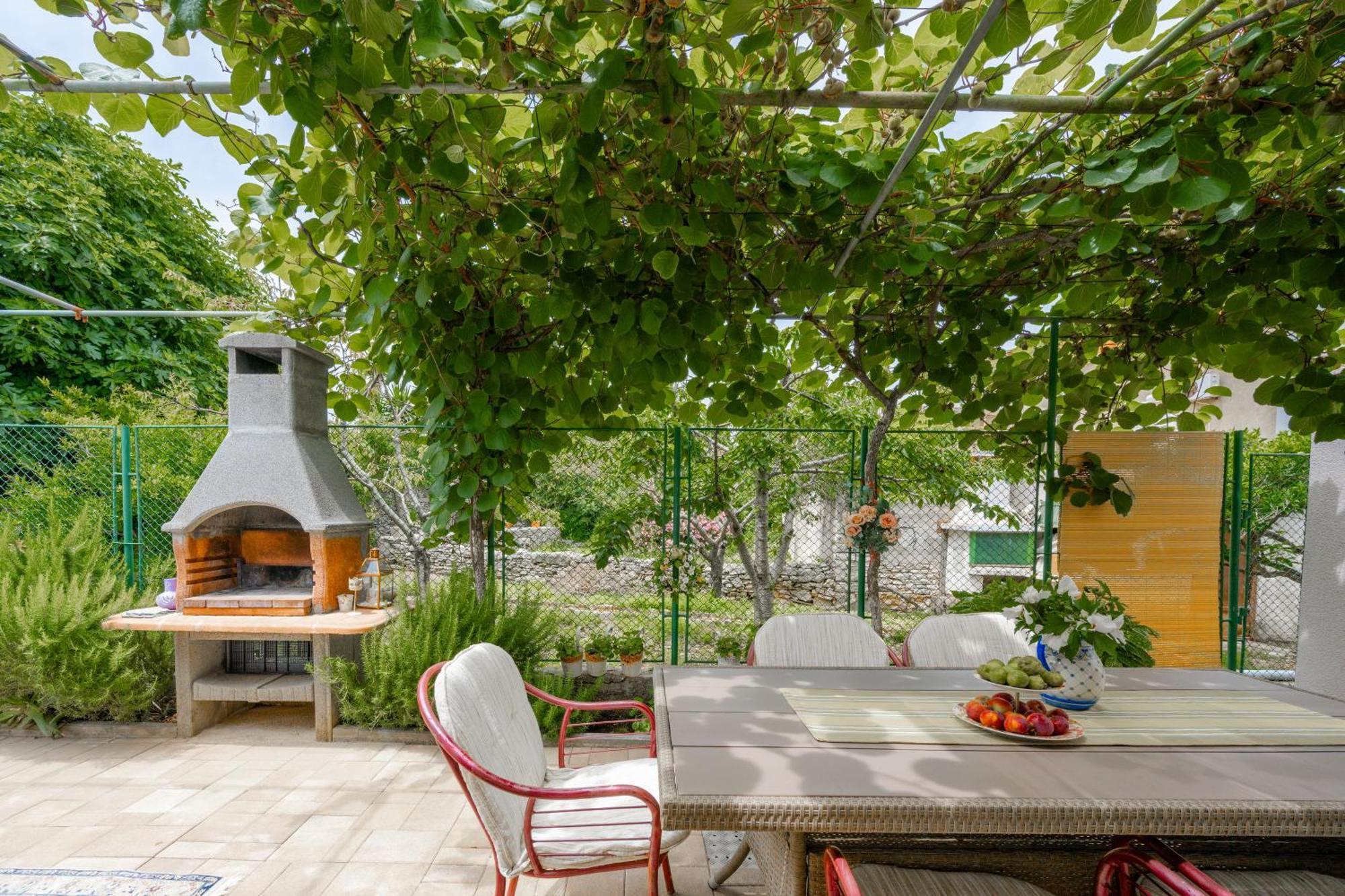 Garden Apartment Вела-Лука Экстерьер фото