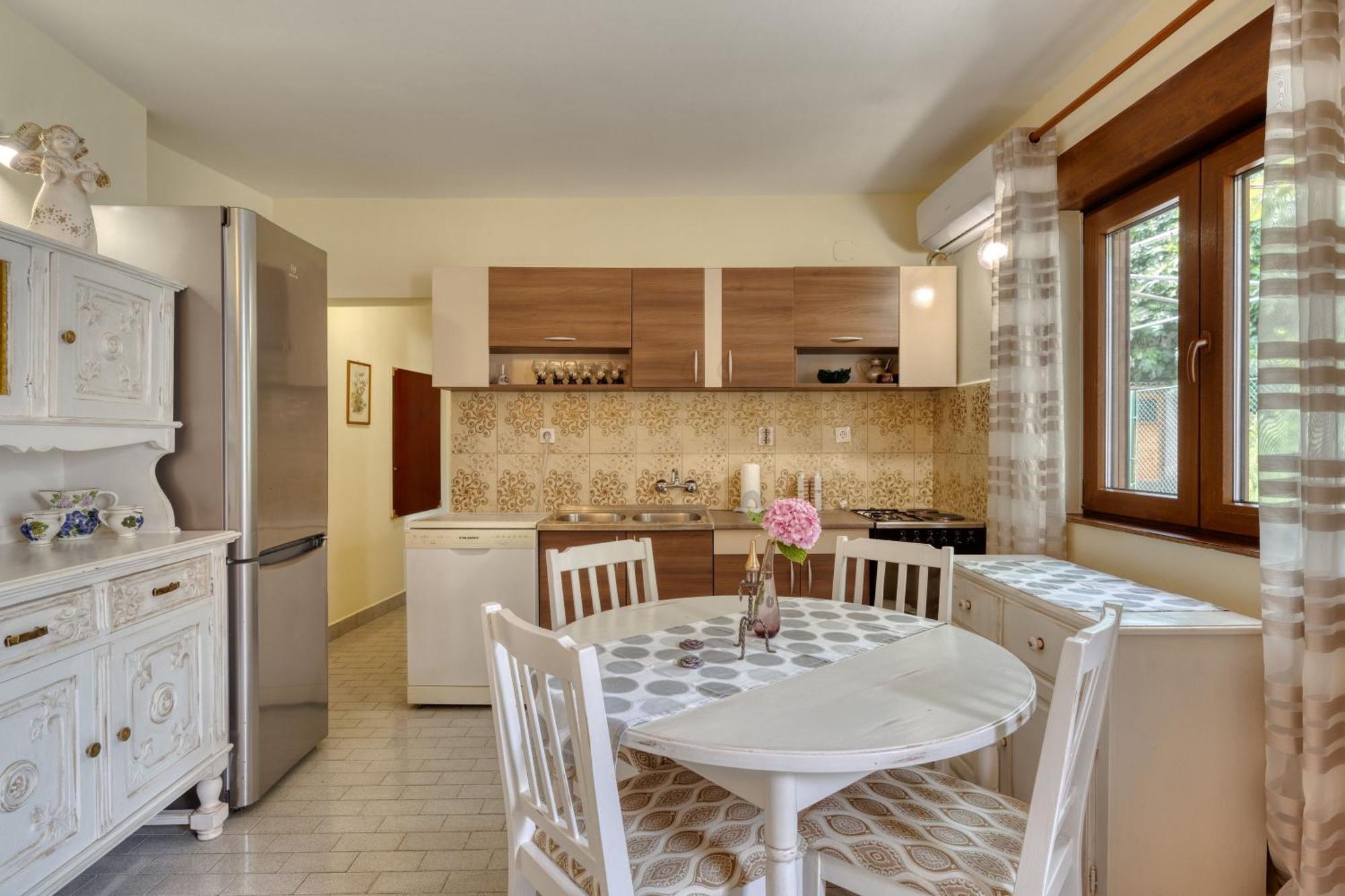 Garden Apartment Вела-Лука Экстерьер фото